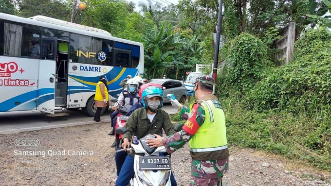 Pengendara Yang Masuk Ke Kota Serang Di Periksa Suhu Tubuh