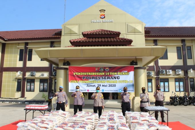 Personil Bhabinkamtibmas Polres Serang Dapat Bantuan Sembako dan APD