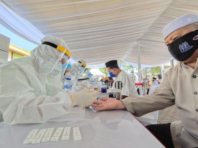 Ratusan Warga Ciledug Ikuti Rapid Tes Massal Gratis
