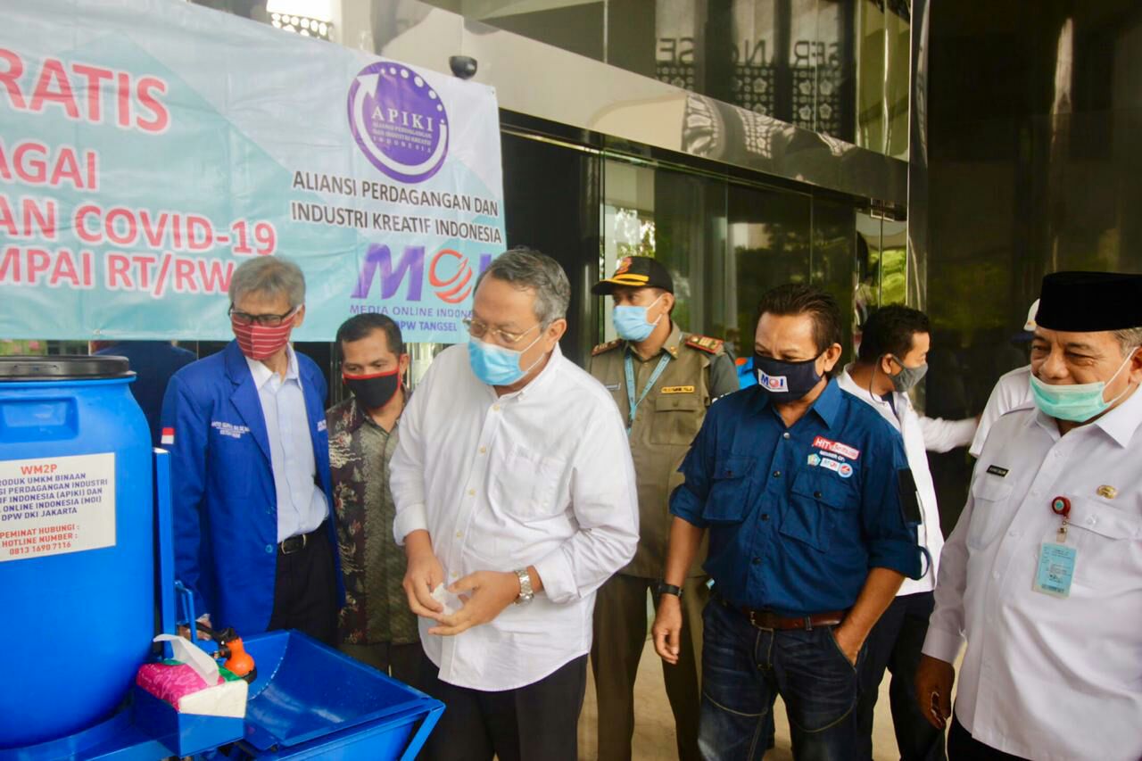 APIKI Serahkan Bantuan 1.600 Masker ke Pemkot Tangsel