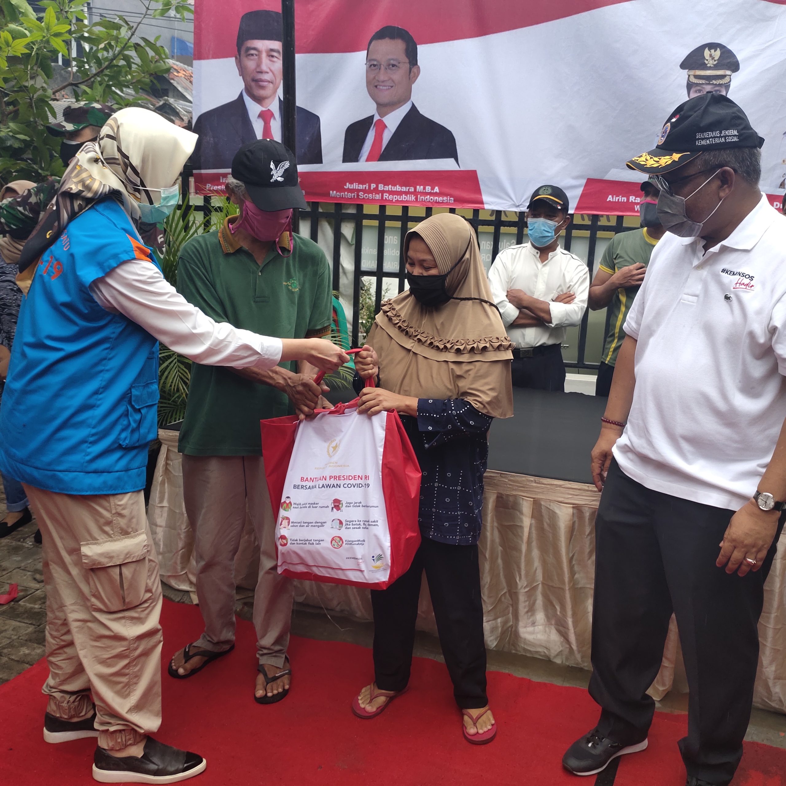 Meski Telat, Tiga Kelurahan di Kota Tangsel Diberi Bantuan Paket Sembako