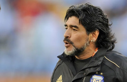 Diego Maradona Donasikan Jersey untuk Penanganan Covid-19