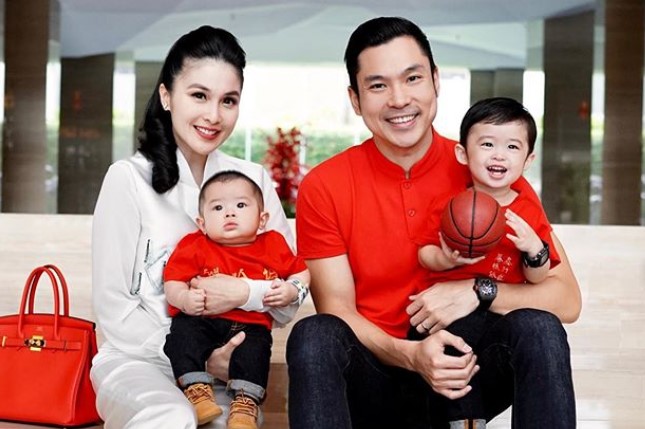 Suami Gemar Donasi Sandra Dewi Sempat Khawatir Tabungan Habis