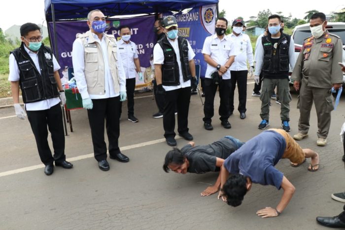 Bupati Zaki Hukum Push Up Warga yang Tak Memakai Masker