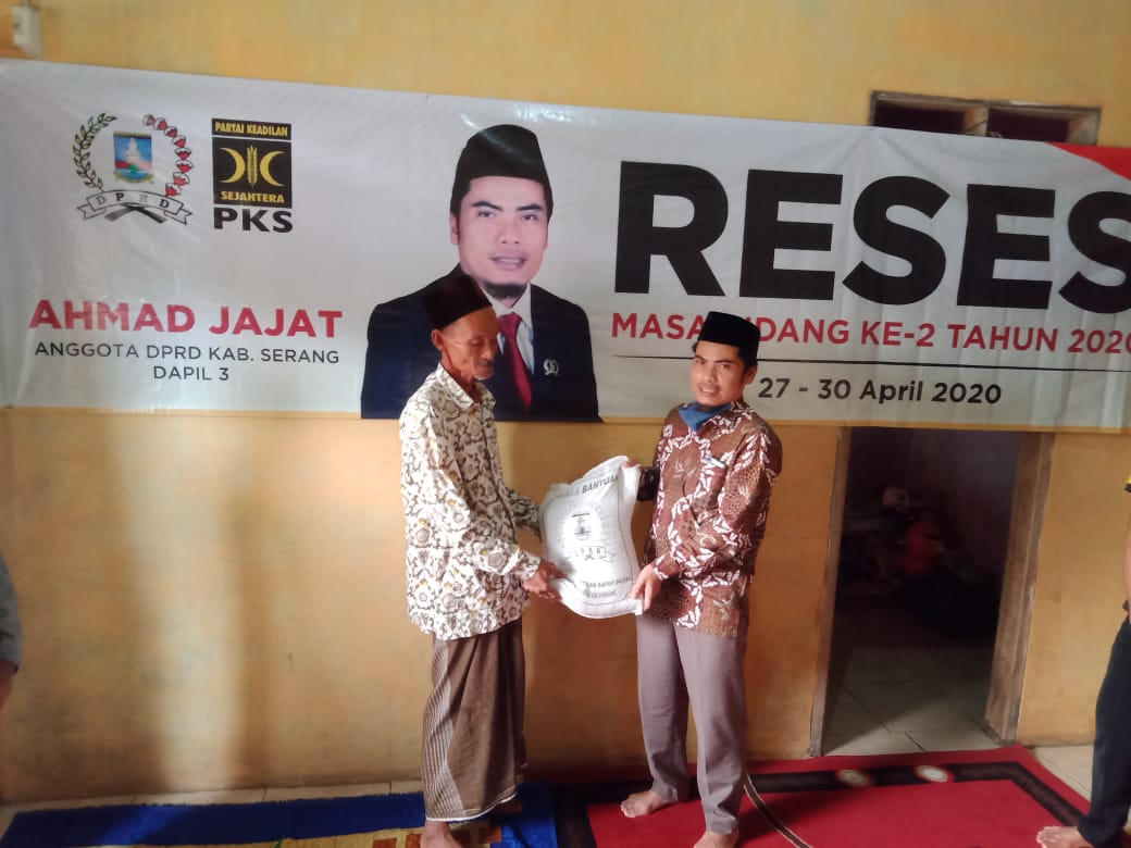 Reses Anggota DPRD Dimanfaatkan Bagi-bagi Sembako