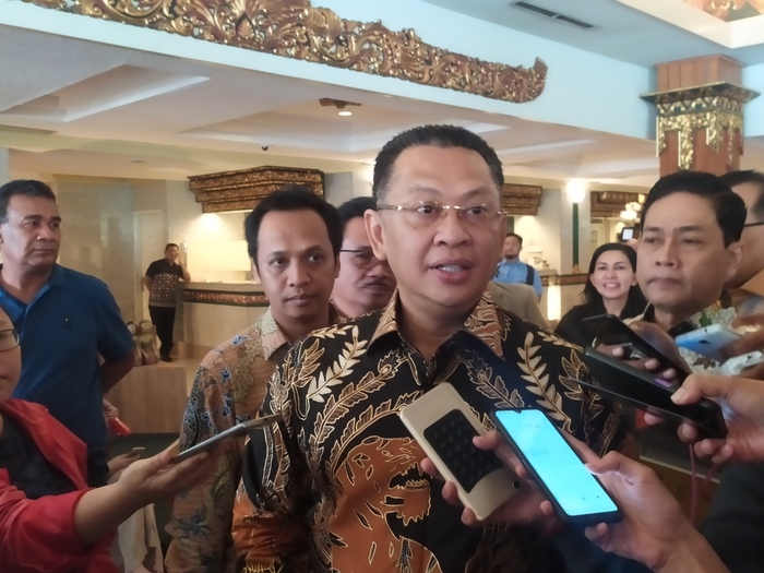 Ketua MPR Salurkan Bantuan Sembako ke Warga Jakarta
