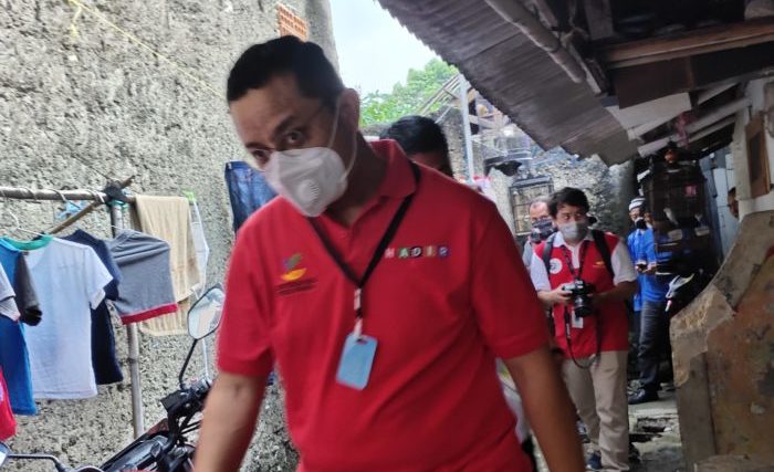 Mensos Blusukan Bagikan Sembako di Tangsel