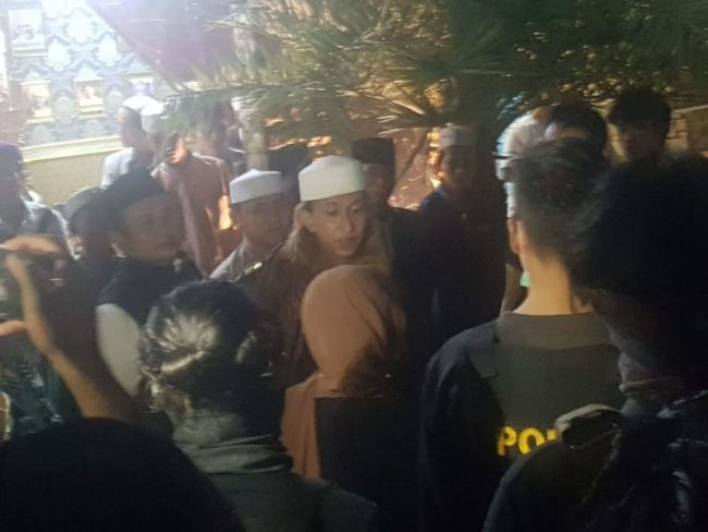 Ditangkap Usai Bebas Dari Penjara, Massa Pendukung dan Murid Habib Bahar Datangi Lapas Gunung Sindur