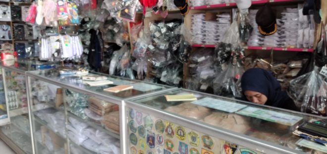 Imbas Corona, Pedagang Seragam Sekolah Sepi Pembeli
