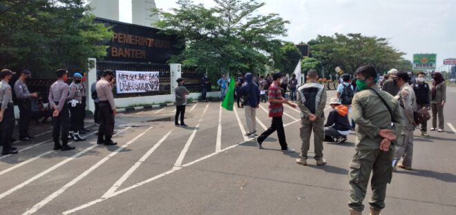 Tabur Bunga di Kantor Gubernur, WH-Andika Dianggap Gagal Pimpin Banten