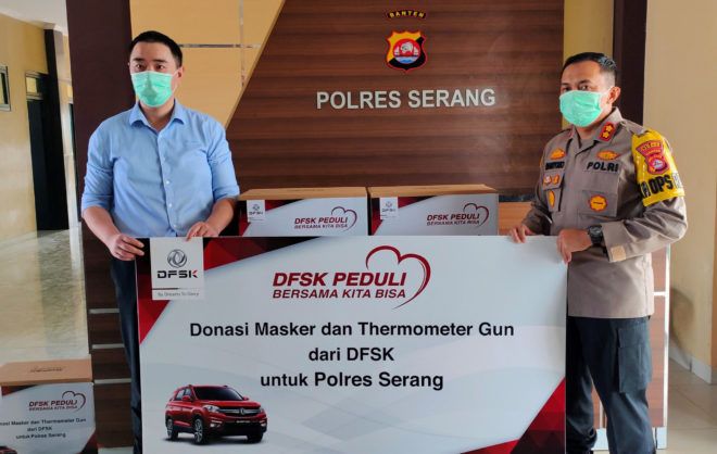 Peduli Covid-19, DFSK Bagikan Masker dan Thermogun