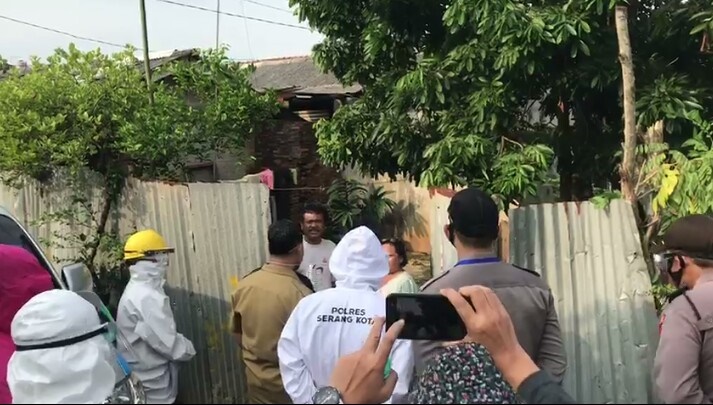 Pasien PDP Terkonfirmasi Positif Covid-19 Dijemput Tim Gugus Tugas Kota Serang