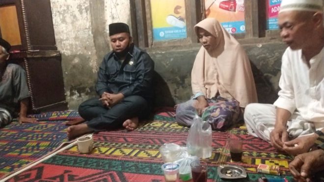 Anggota DPRD Kabupaten Serang Bertakziah ke Rumah Korban Bakar Diri