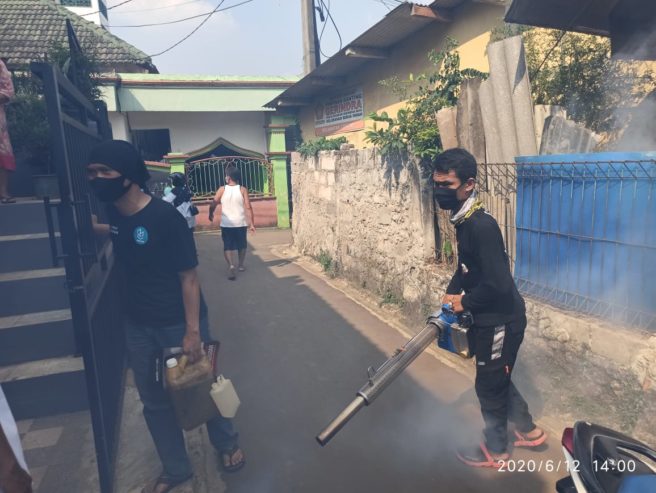 Relawan Suhendar Berantas Chikungunya di Ciputat