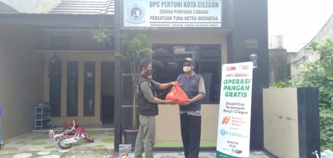 Kolaborasi ACT dan MRI Salurkan Bantuan Untuk Korban Banjir Cilegon