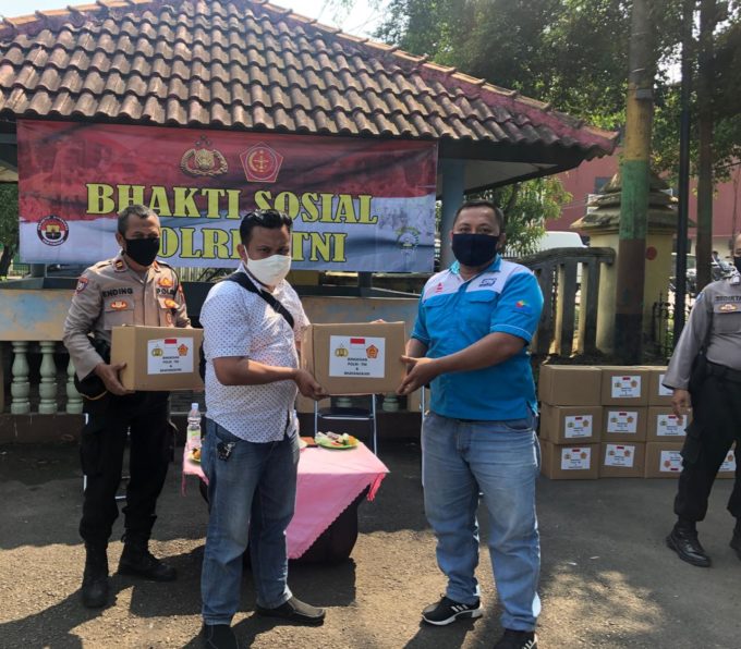 Korban PHK di Tangerang Dapat Bantuan Sembako