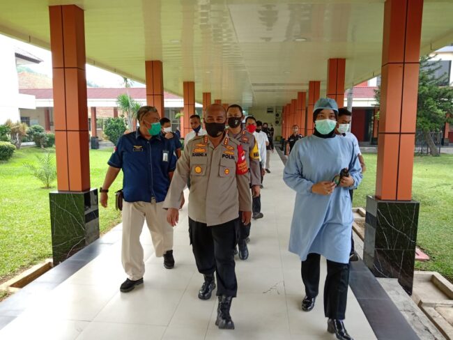 Kapolrestro Tangerang Datangi Korban Penembakan di Green Lake City