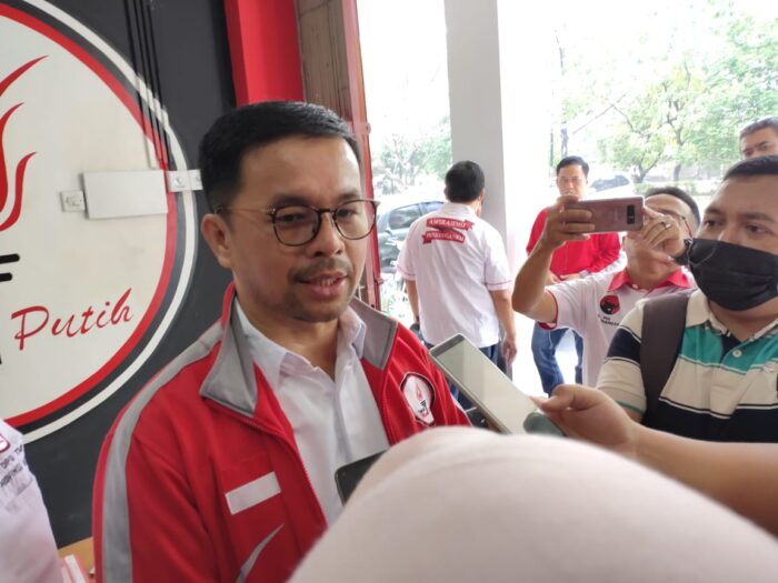 Marinus Gea Kutuk Pembakaran Bendera PDI Perjuangan