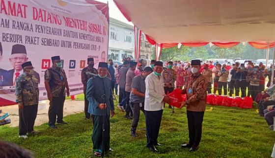Kemensos Sumbang Paket Sembako Kepada 51 Ponpes di Serang