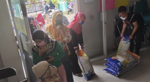 Kader Kesehatan Kelurahan Jombang Dapat Bantuan Beras 20 Kg