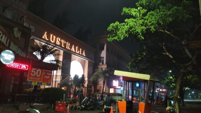 Teror Penembakan, Green Lake City Dijaga Polisi Bersenjata Lengkap