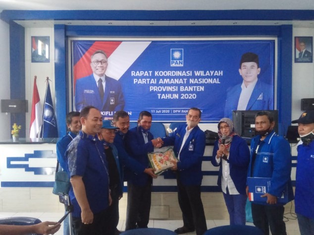 Syafrudin Serahkan Berkas Formatur Calon Ketua Dpw Pan Banten