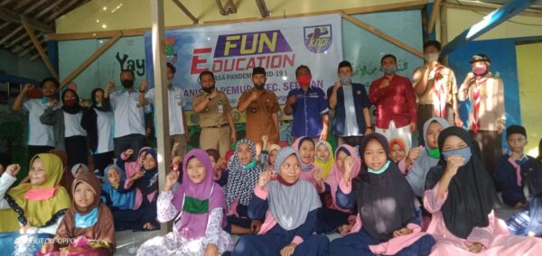 Anak Sekolah Di Sepatan